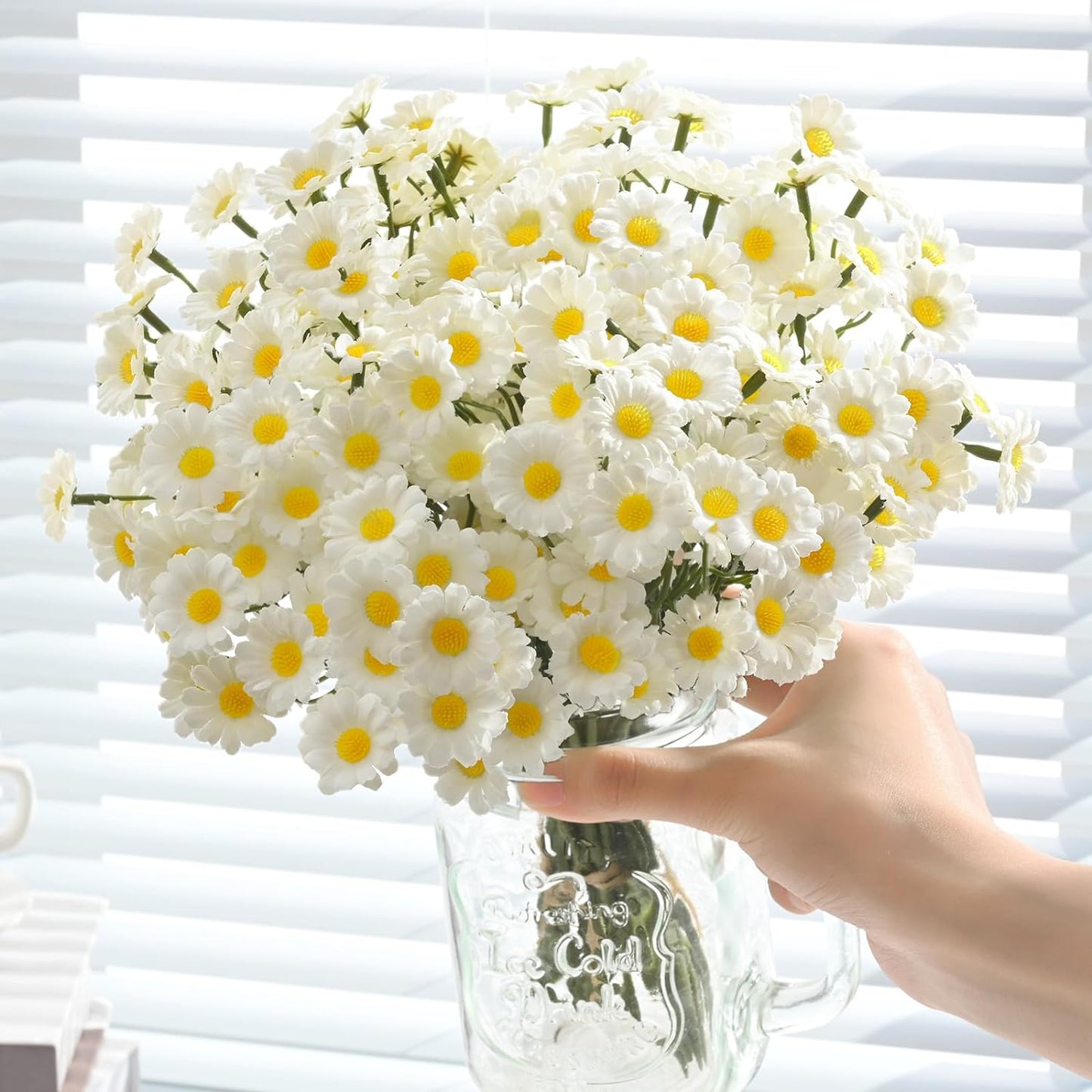 Waipfaru Fake White Flowers, 4 Bouquet/24 Pcs Daisy Flowers Artificial, 10 Inch Fake Daisies Outdoor Plants, Spring Wild Flowers for Wedding Daisy Party Decorations (White)